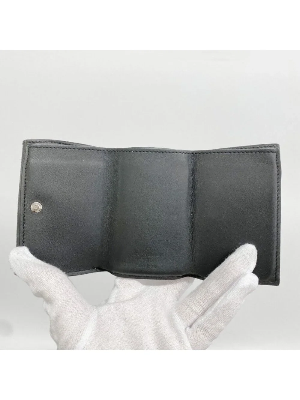 Louis Vuitton Trifold Wallet Monogram Eclipse Discovery Compact Black